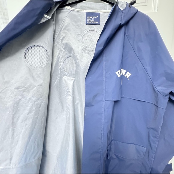 UCONN Huskies Basketball Blue Hooded Rain Jacket Storm Duds Unisex Size M Gift - Picture 5 of 16